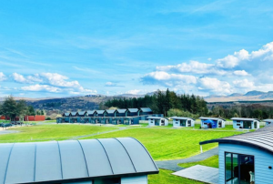 Does Glamping have Bathrooms?